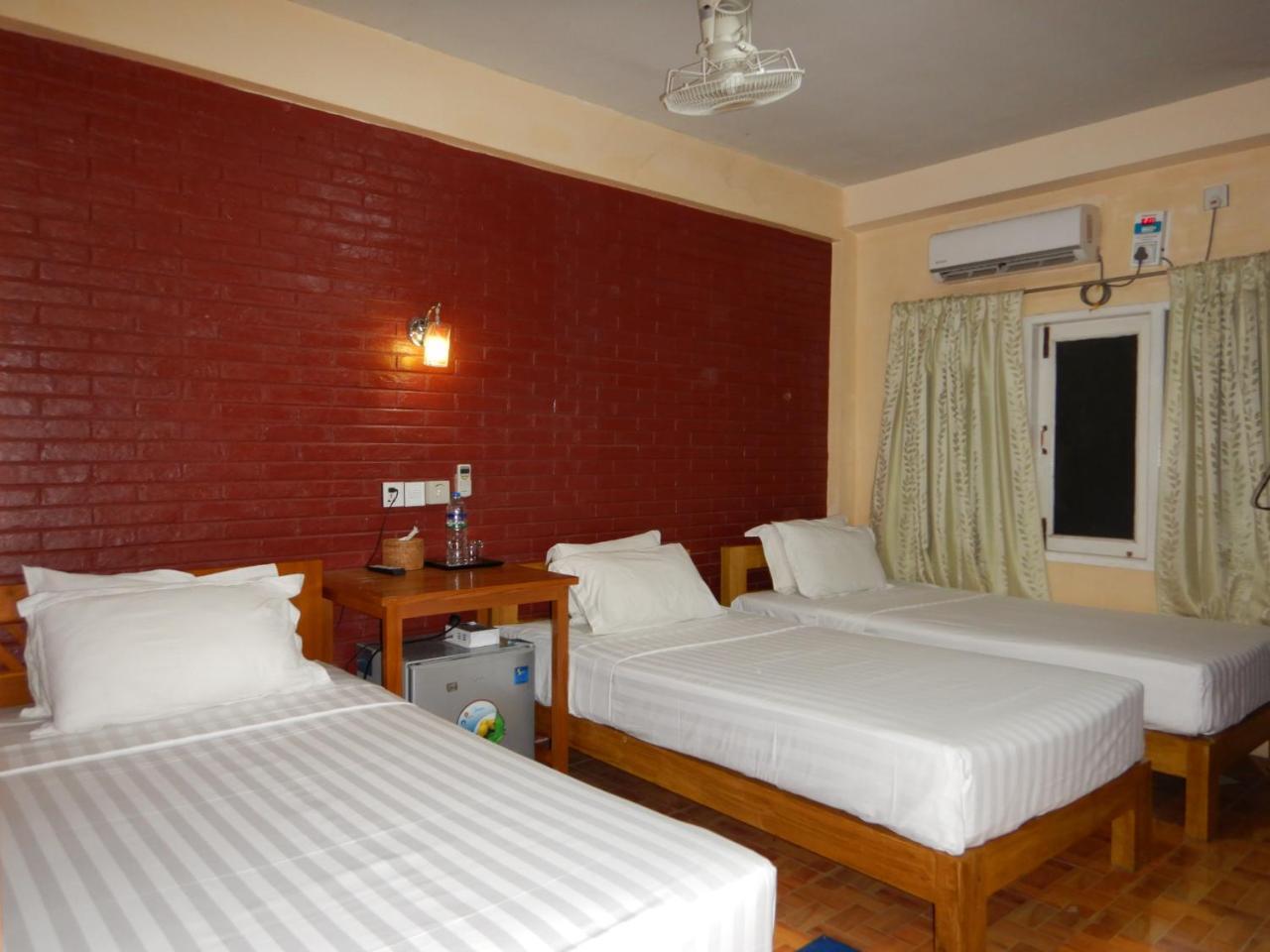 Gold Star Guest House Nyaung-U Exterior photo