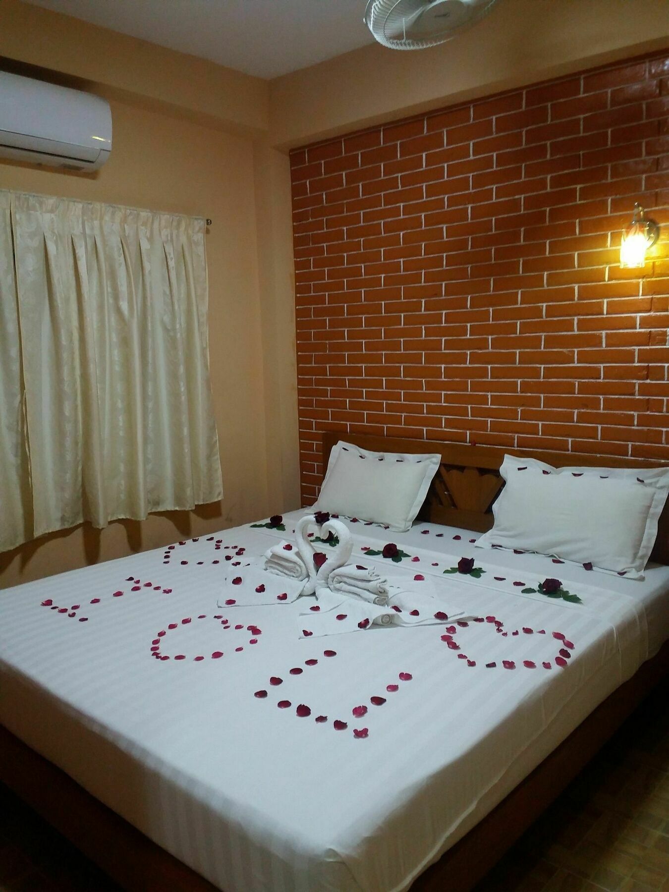Gold Star Guest House Nyaung-U Exterior photo